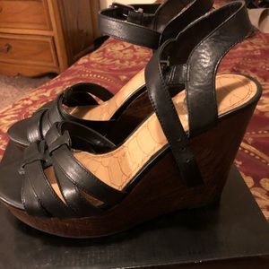 Black Wedges
